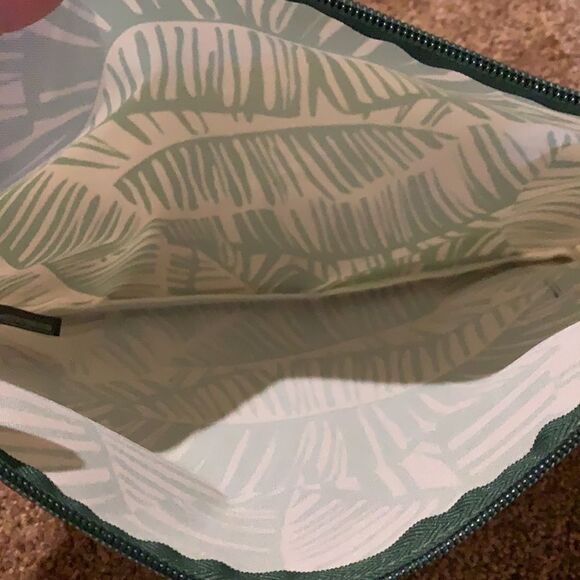 Palm tote with matching pouch. - Picture 5 of 11